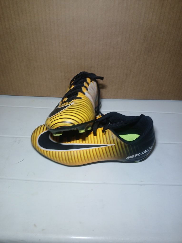 Vendo ténis/ Chuteiras