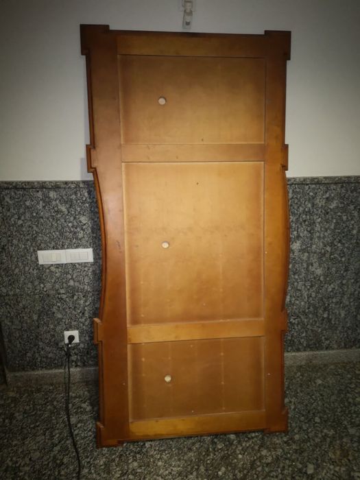 Столешница дерево-лак-вставки под кожу