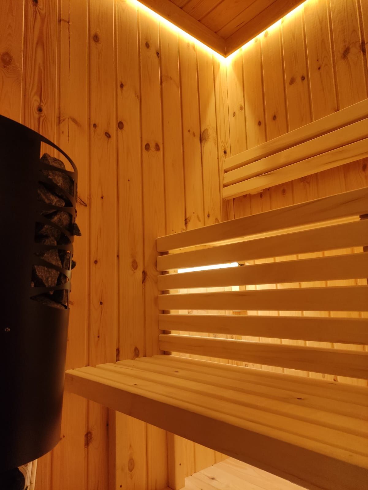 Sauna ogrodowa (piec elektryczny lub opalany drewnem)