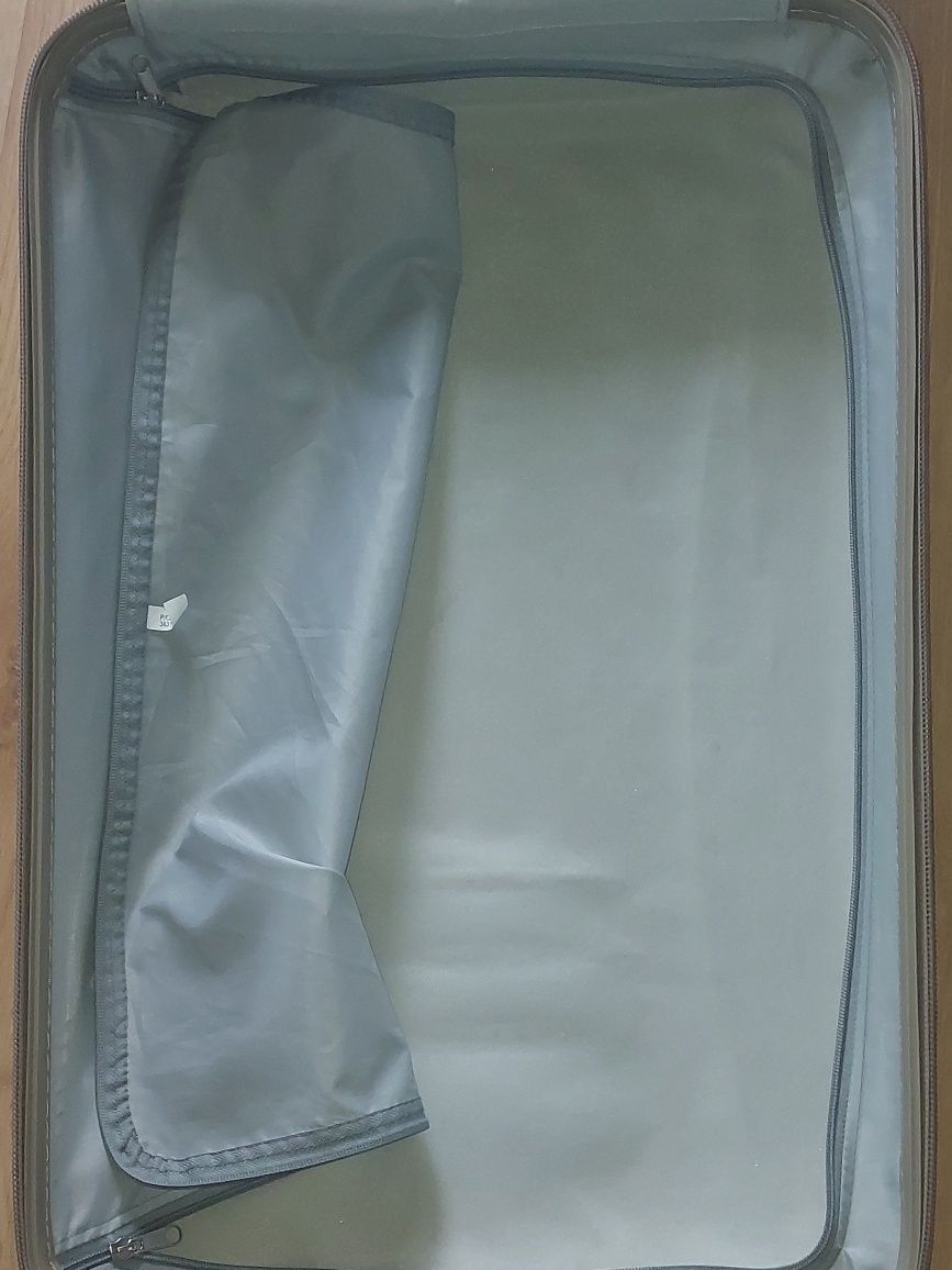 Walizka.  srednia 40x25x67