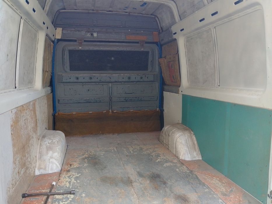 грузопасажирський мікроавтобус