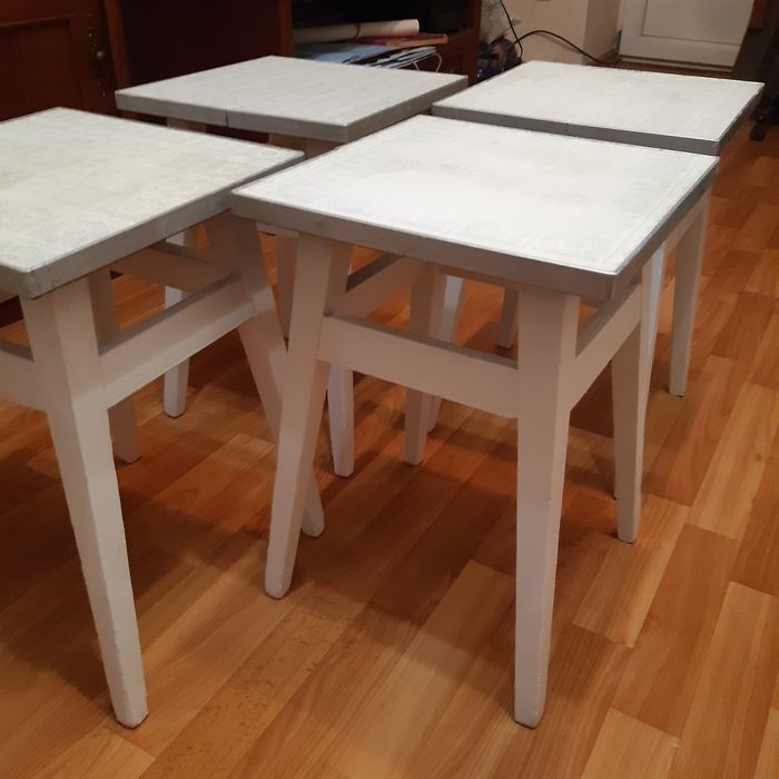 Табуретки б/у ,  4 шт.,основа дерево,верх пластик