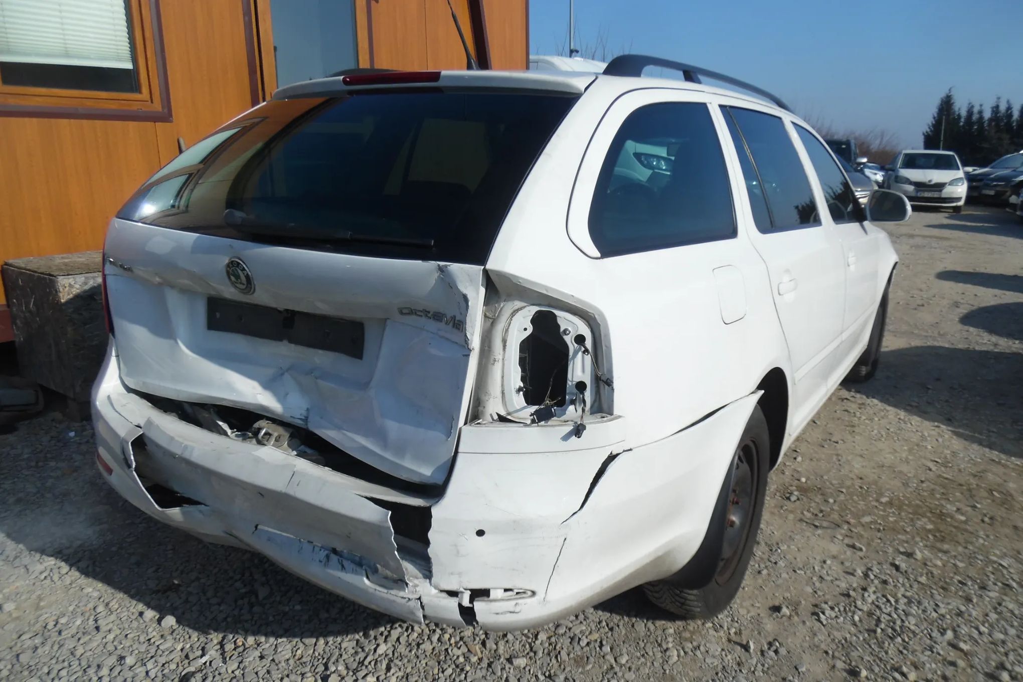 Skoda Octavia 2010r, 1.6 TDI, 4x4, Lekko uszkodzony prawy przód i tył. Jeździ.