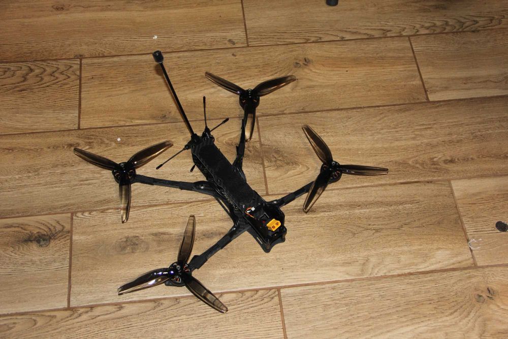 НОВИЙ fpv дрон 7  без камери і АКБ