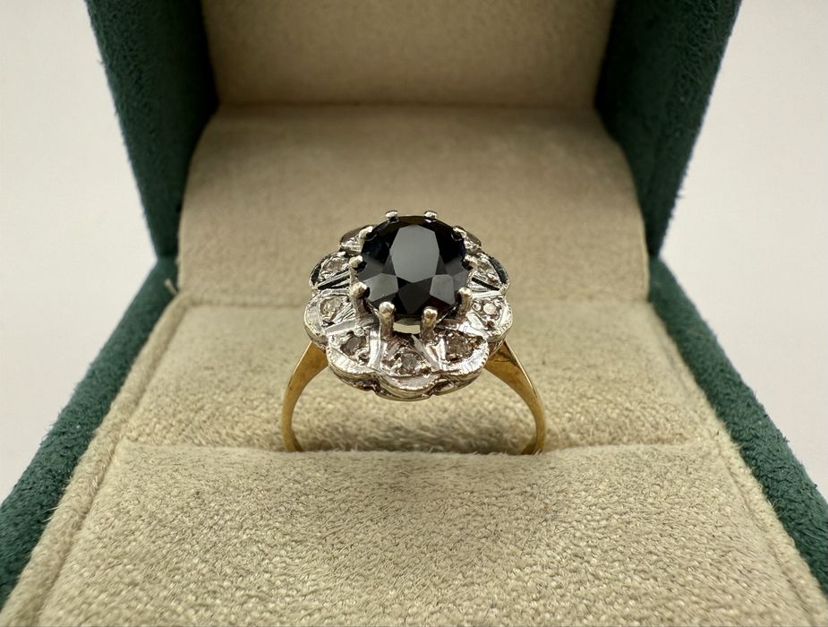 Złoty pierścionek z szafirem 2,00ct i diamentami 0,15ct