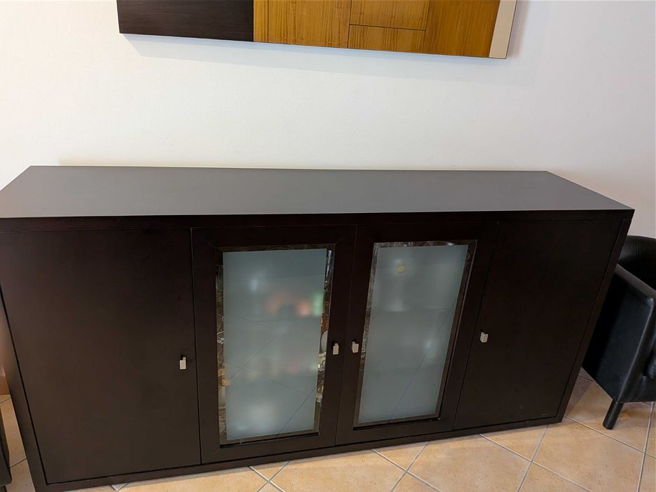Aparador Venguê  + 2 Poltronas em preto + Cabideiro de design
