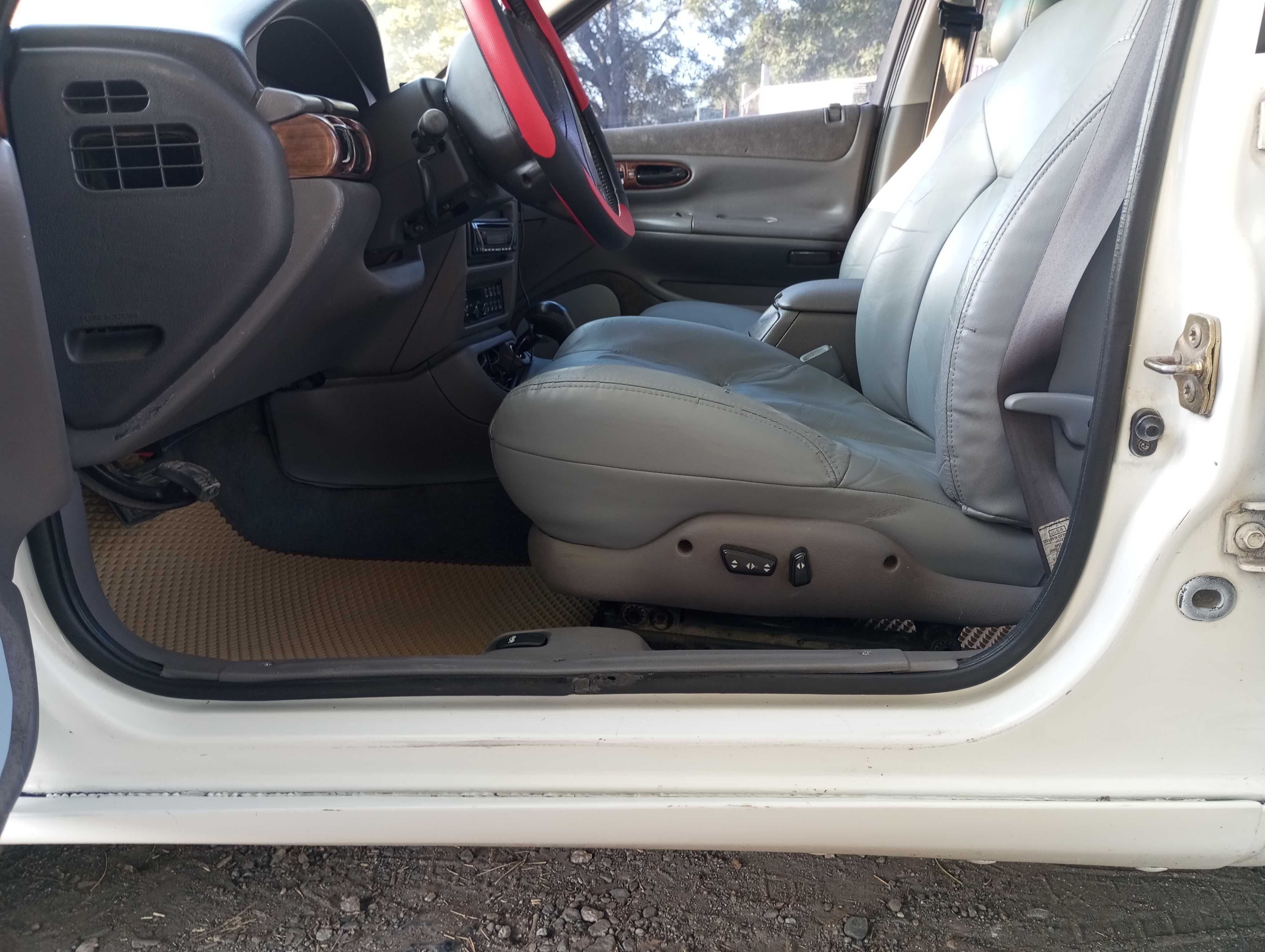 Продам Chrysler Vision 3,5 V6 24 valve 214 л.с. 1997 г.в. 2700 у.е.