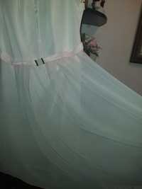 Elegancka sukienka tiulowa  rozkloszowana 
Zwiewny materiał
Podszewska