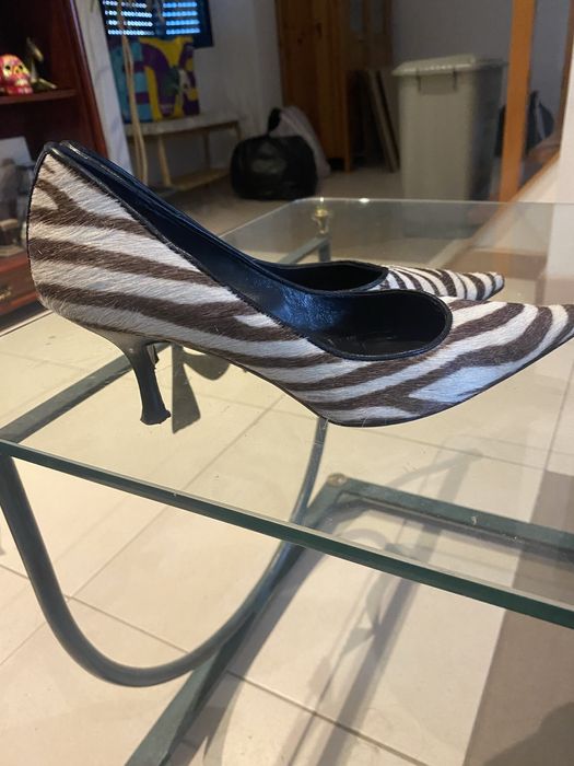 Sapatos salto alto zebra