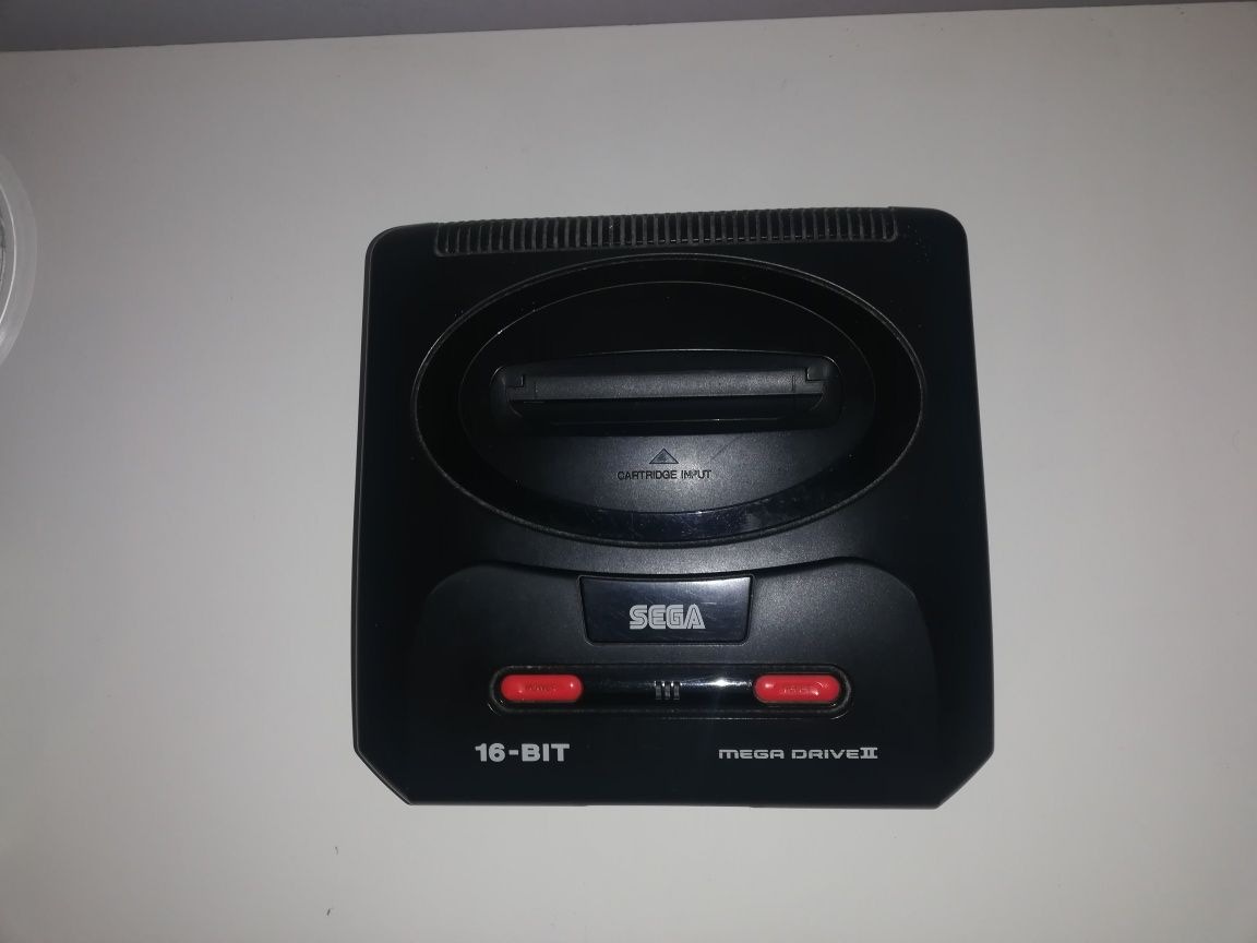 Consola de Jogos SEGA Mega Drive II +2 comandos + cabos