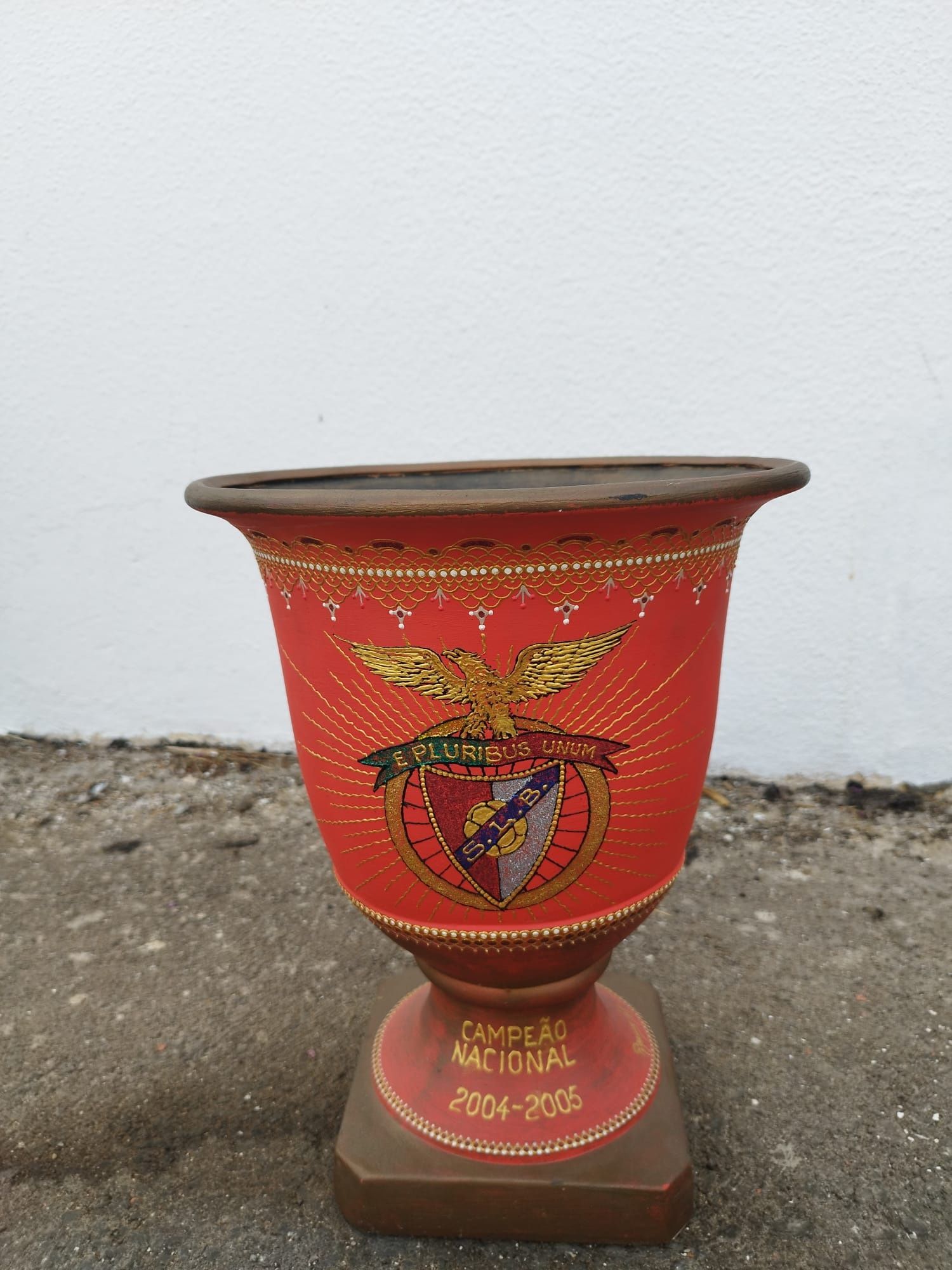 Taça do Benfica em louça de barro