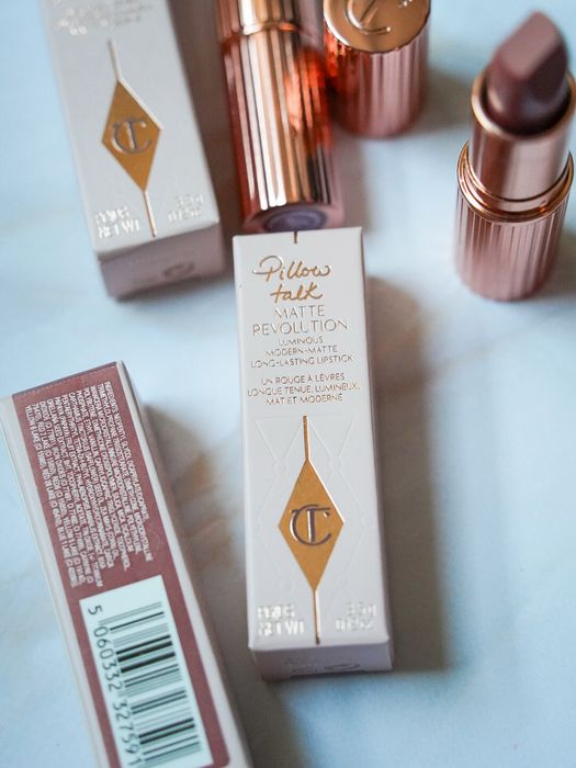 Помада Charlotte Tilbury matte revolution pillow talk