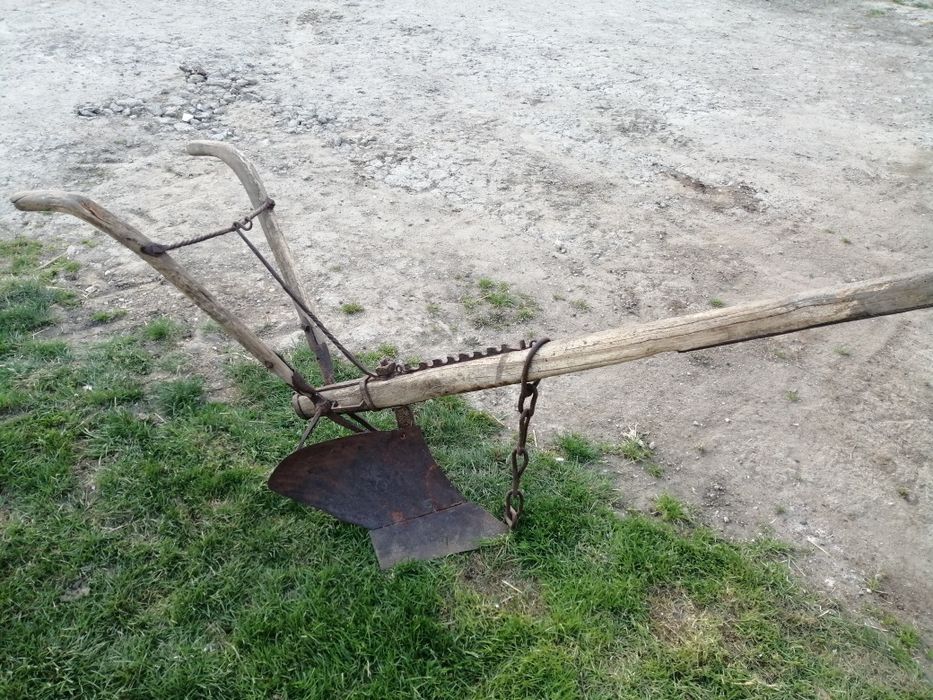 Zabytkowy pług konny