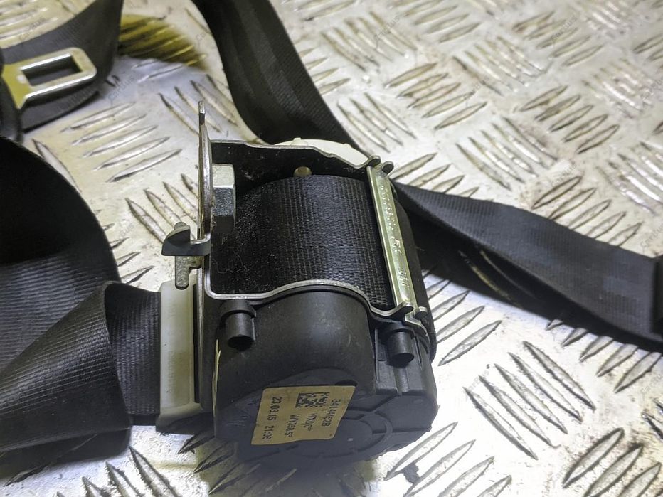 Ремень безпеки передній правий Рено Трафик 3 Опель Виваро Толенто