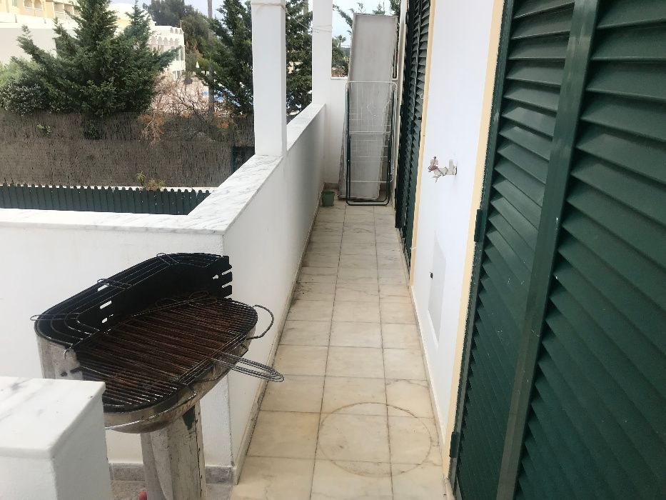 T2 primeira linha de praia com piscina