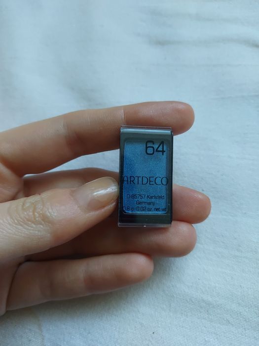 Cień do powiek niebieski artdeco 64
