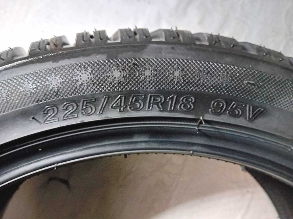 Nowa opona zima Lassa Snoways 4  225/45 R18 95V XL  mag.1/022