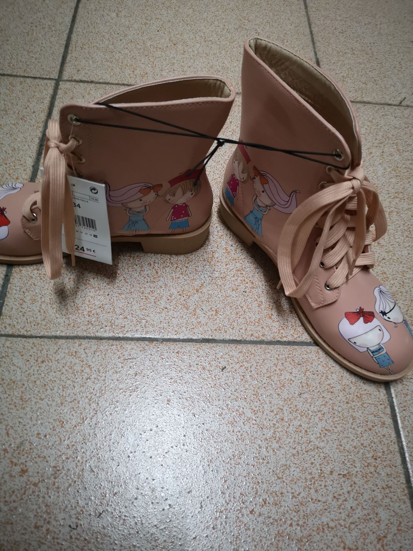 Botas rosa com desenhos muito bonitos - N° 34 - NOVAS!