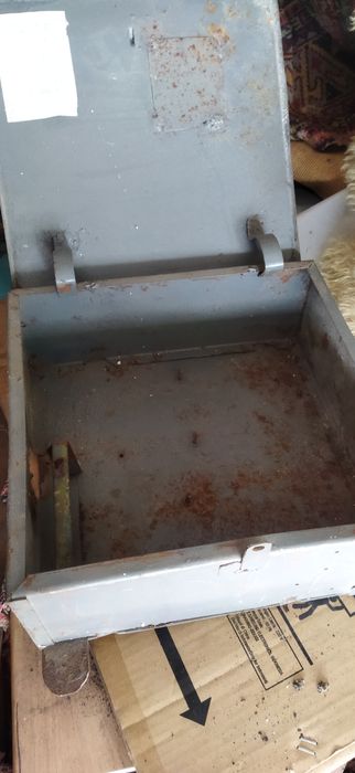 Ящик під електолічильник металевий під замок