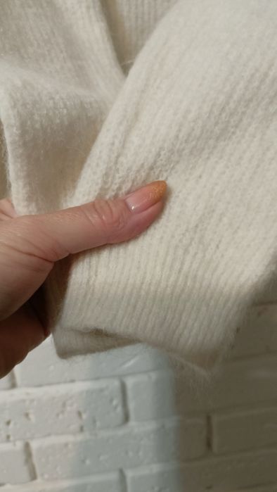 Об'ємний светр з вовни мериноса та мохеру  від дорогого бренду Sezane