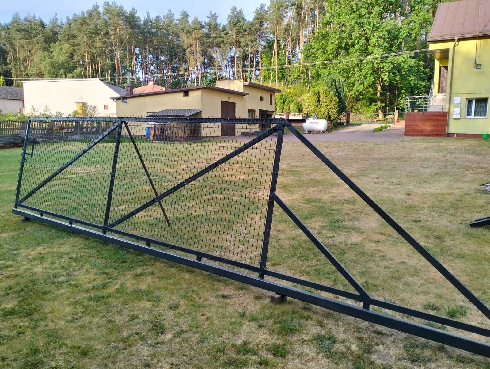 Brama przesuwna panelowa