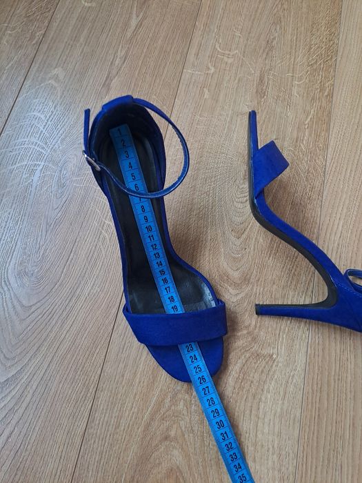 Синие нарядные босоножки на высоком каблуке