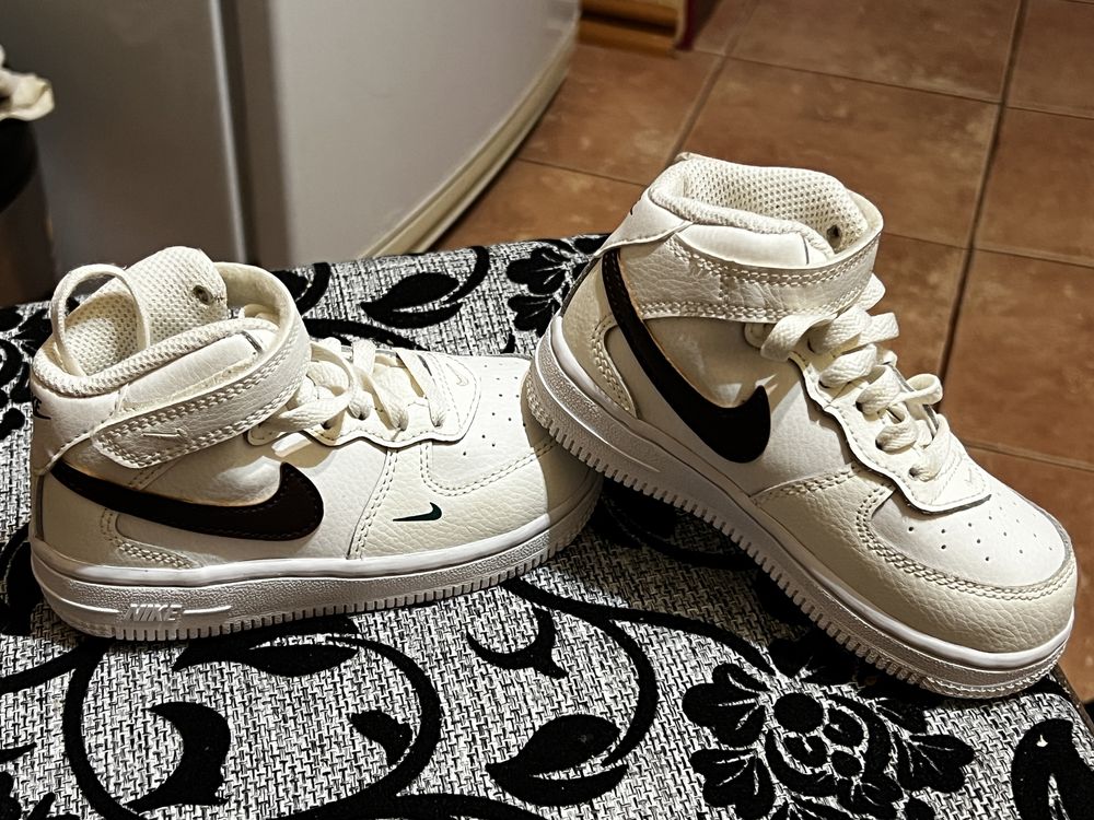 Кросівки Nike air Force 25розмір jordan