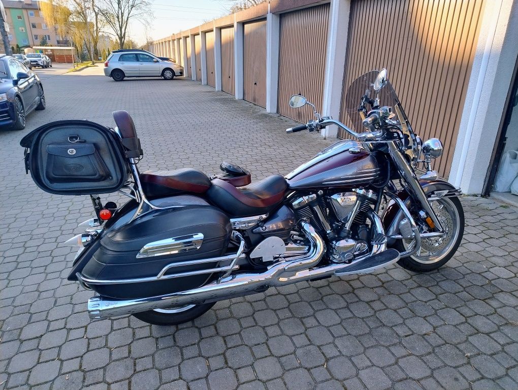 Motocykl  Yamaha XV 1900 z 2008roku chrom.