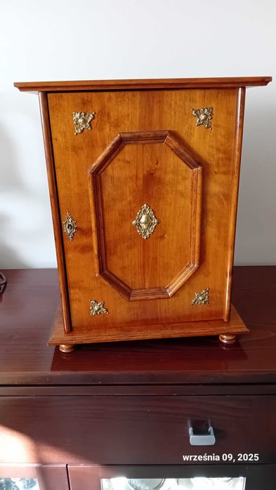 Apteczka bardzo stara drewniana