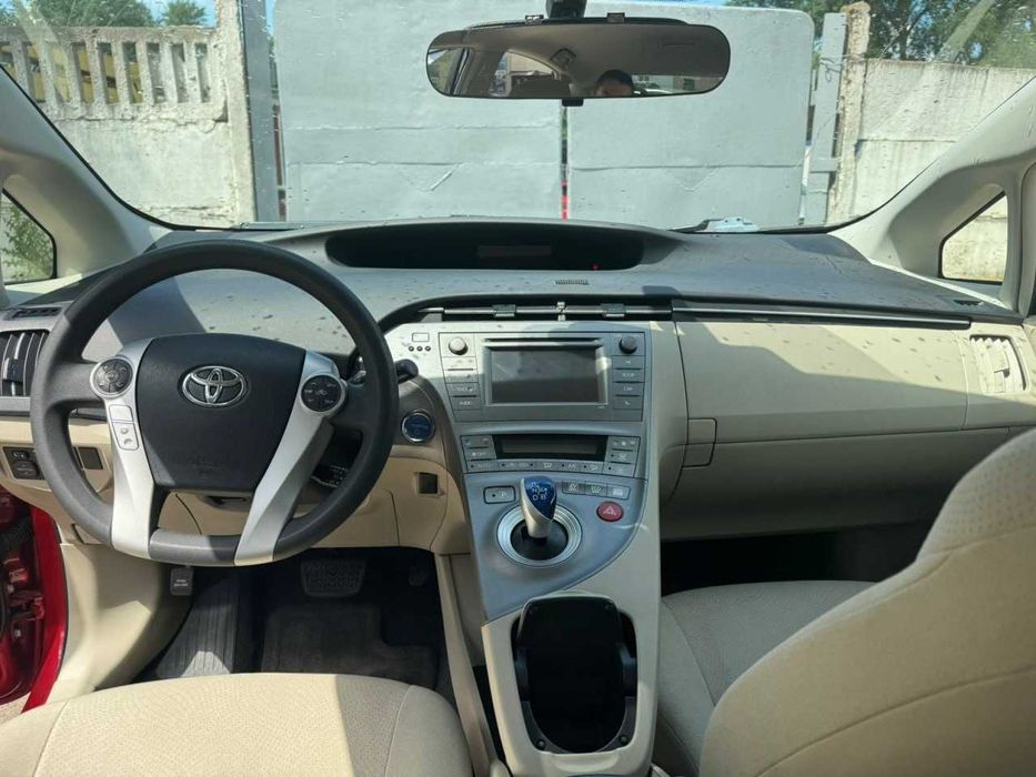 Toyota Prius 2014 р.в. Оренда з викупом під таксі і власні потреби