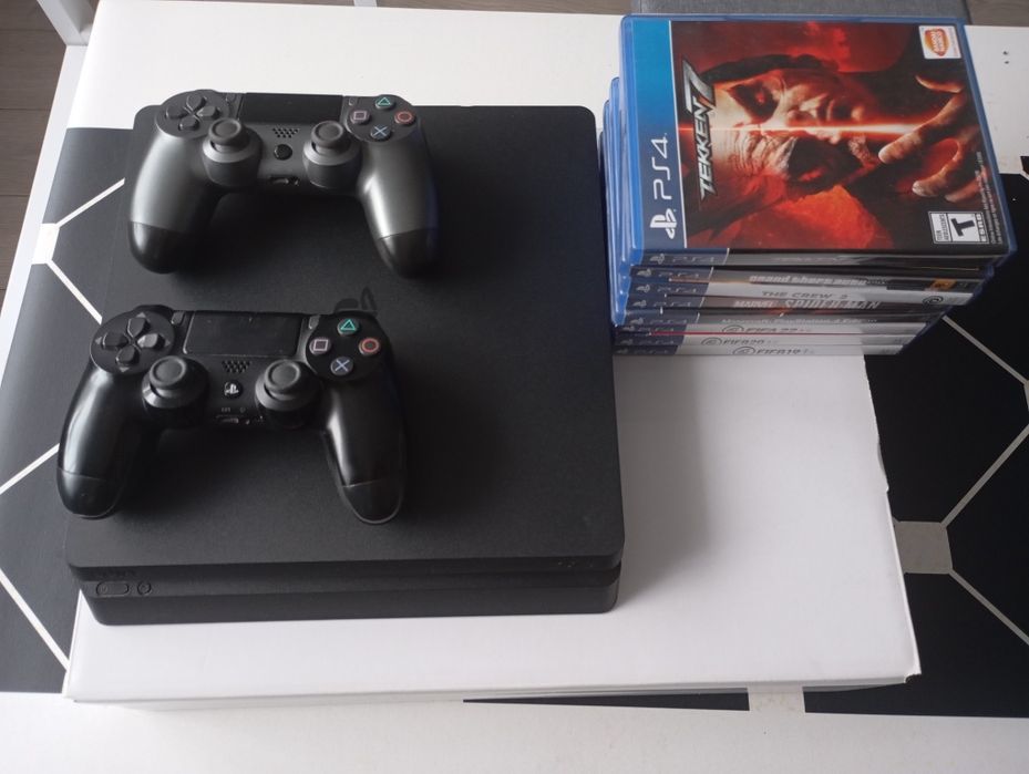 Konsola PlayStation 4 500gb slim 2 pady pudełko gry PS4