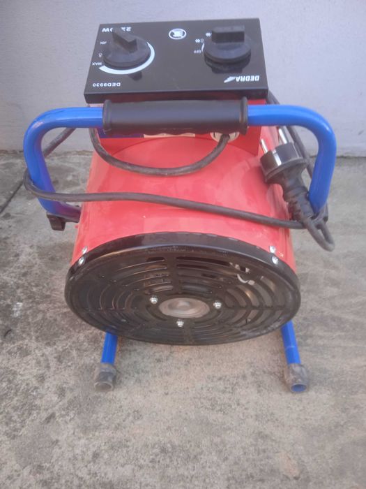 Nagrzewnica firmy Dedra 2200W.