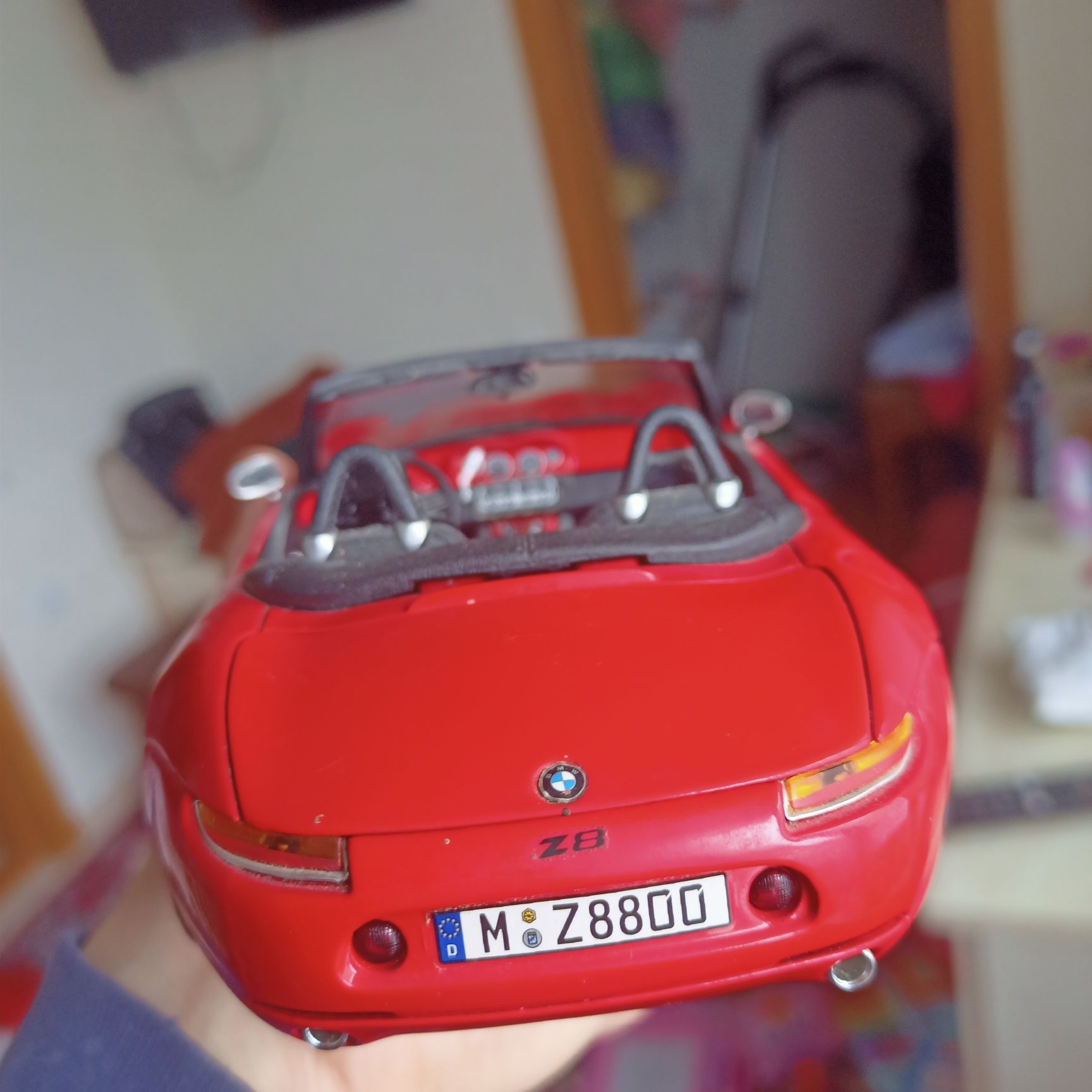 Колекціона модель BMW Z8 1:18 Burago