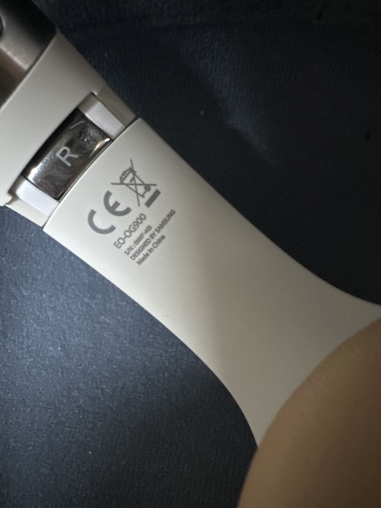 SAMSUNG Phones/Auscultadores modelo EO-OG900 cor branca e creme (caixa vendida à parte)