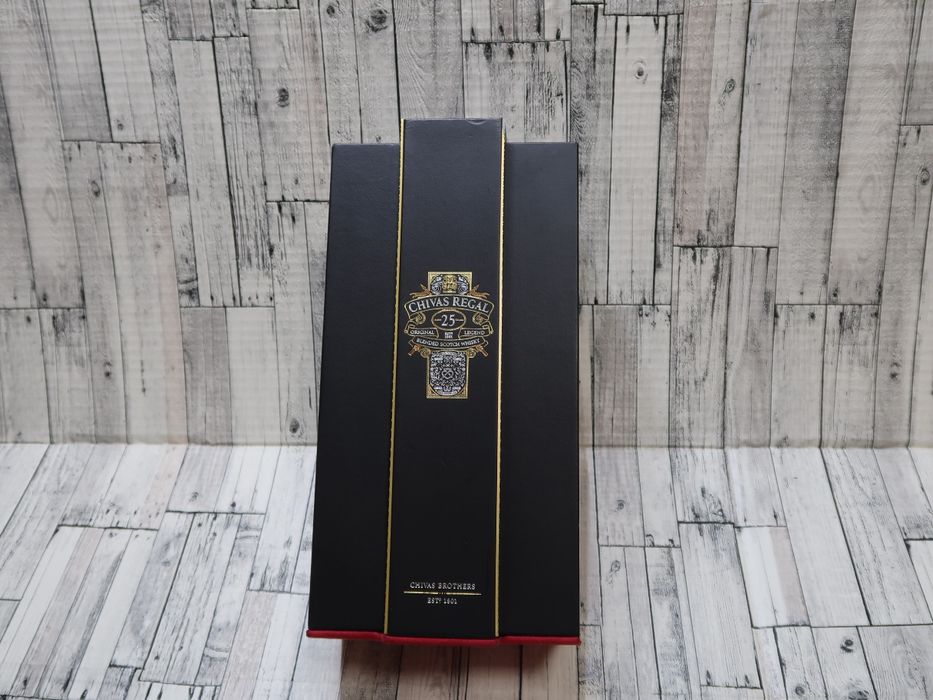 Коробка Chivas regal 25 років