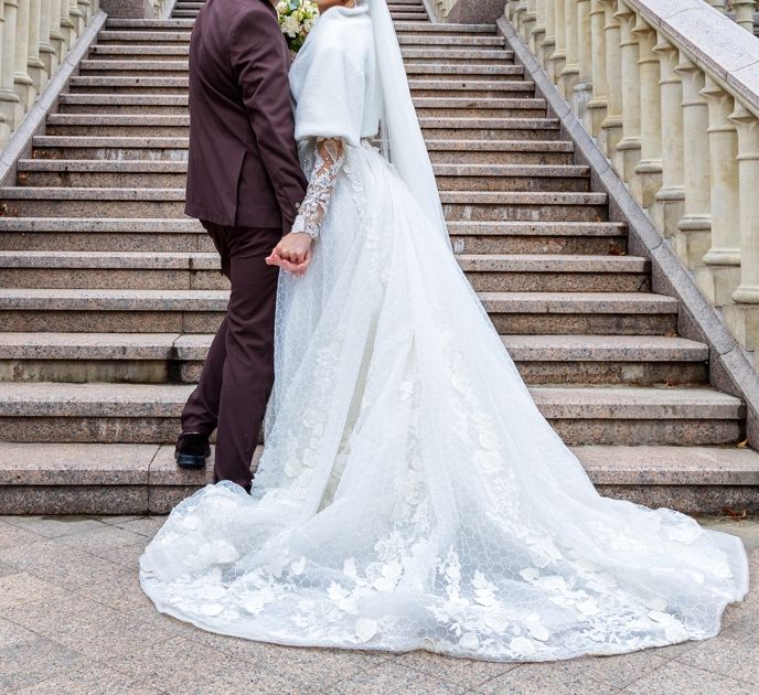 Продам весільну сукню