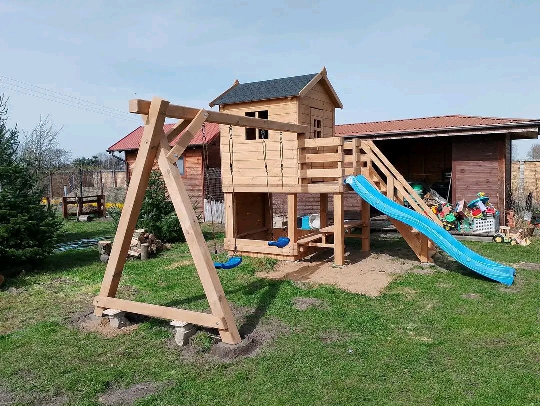 Drewniany domek dla dzieci, drewniany plac zabaw dla dzieci