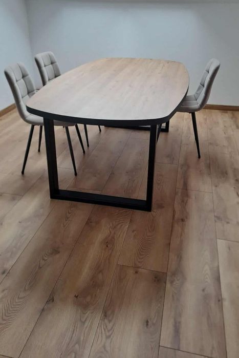 Sprzedam stół z nogami