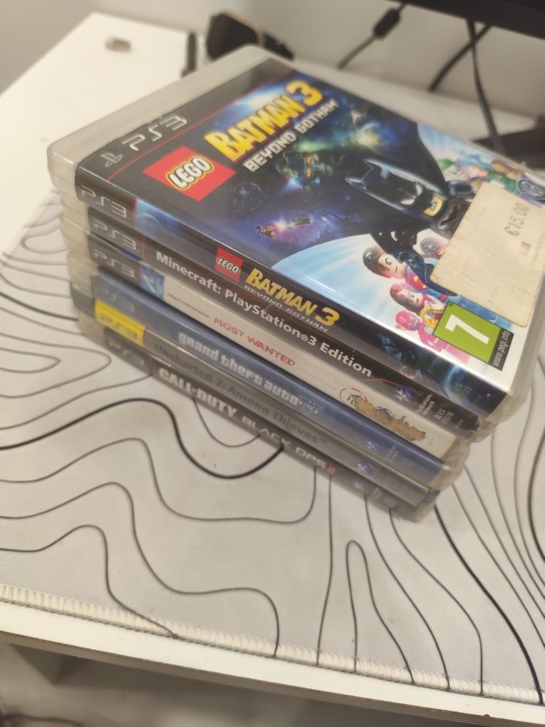 90€ PS3 sem muito uso + comando 3€ cada  jogo se quiser