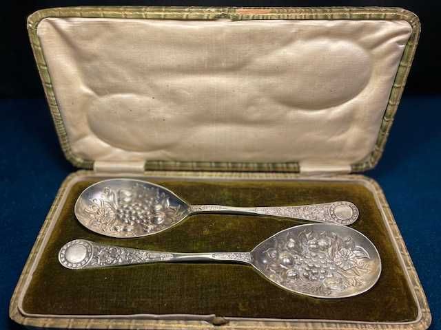 2 "Berry Fruit Serving Spoons" Victoriana - Sec 19