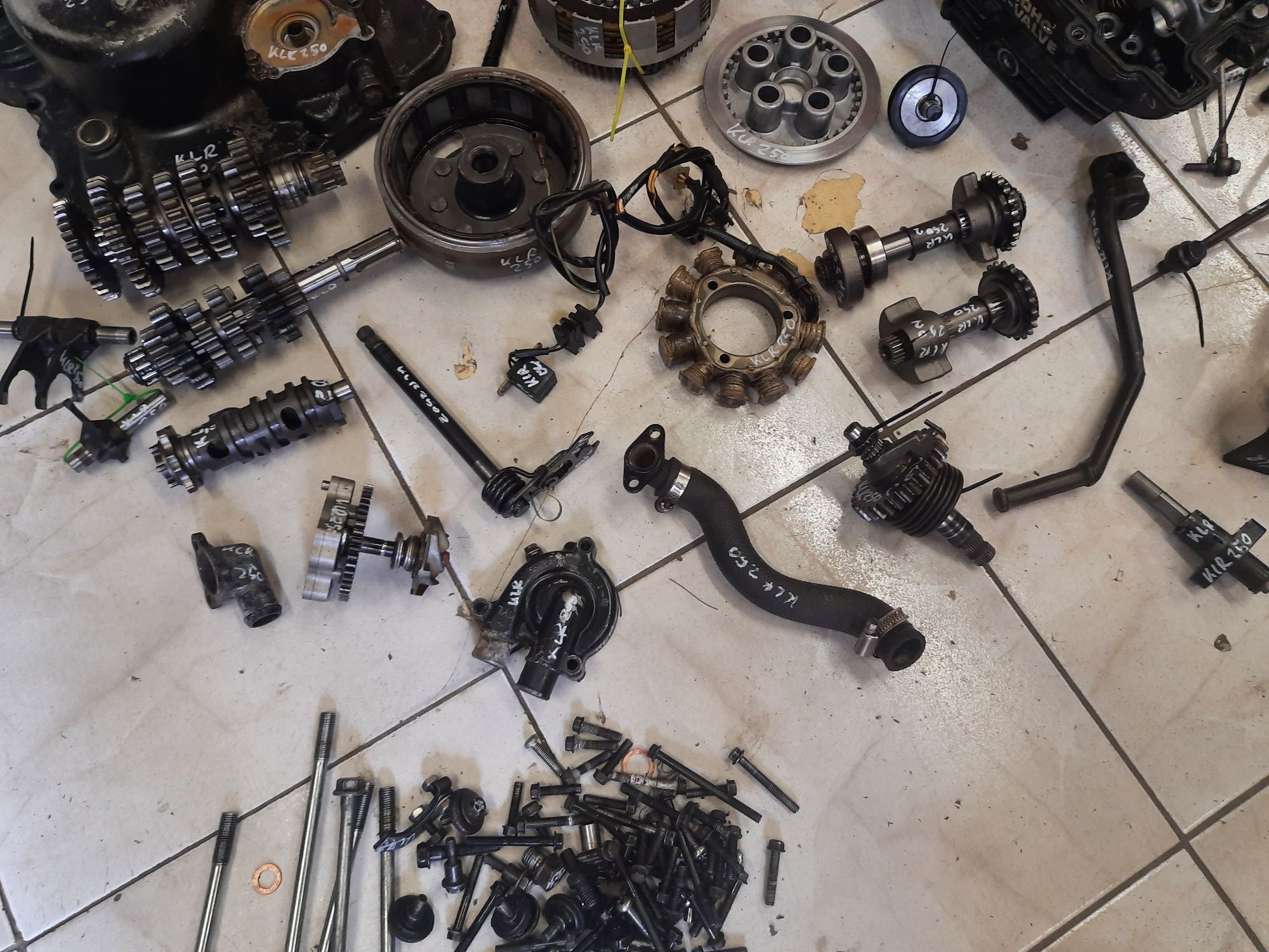 Kawasaki KLR 250 silnik części cylinder wał kapa skrzynia sprzęgło