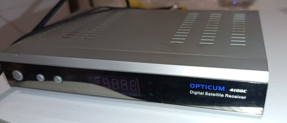 Продам тюнер Opticum 4100c