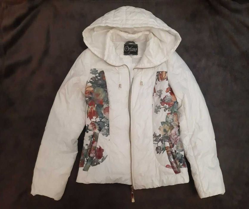 Осіння (демісезонна) біла жіноча куртка