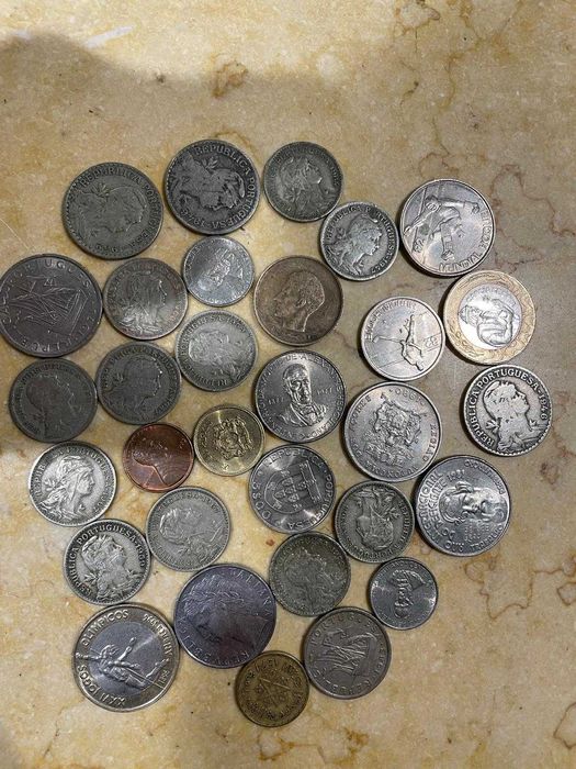 Moedas antigas portuguesas e de outras nacionalidades