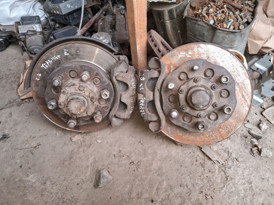 Цапца,Поворотний кулак Nissan Terrano 2 2,7 3.0,Розборка,шрот,запчасті