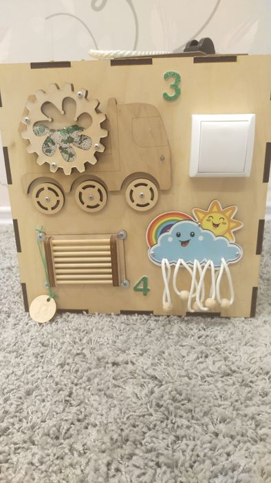 Дитячий бізікуб .