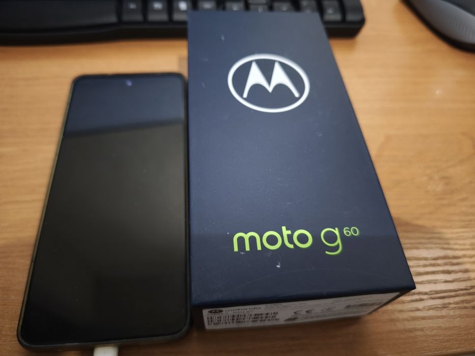 Телефон Moto g60