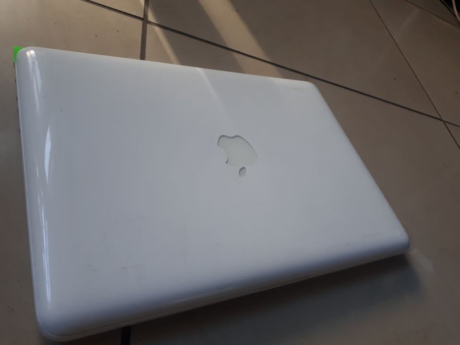 Macbook sierra 10.13 2.4 hub 250gb 13.3 bialy Tylko  380 cykli