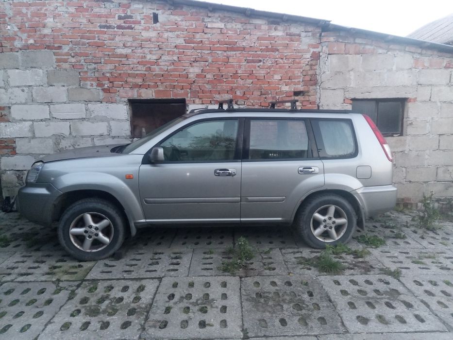 Nissan X-trail 2002r 2.0b uszkodzony