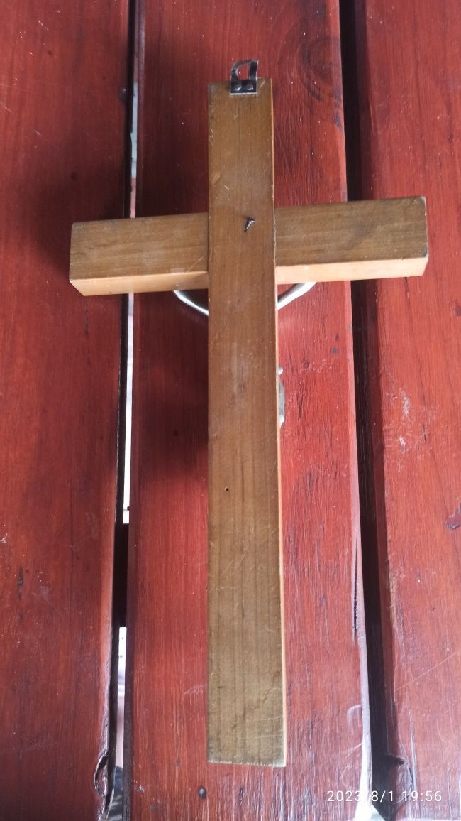 Stary drewniany krzyż krucyfiks